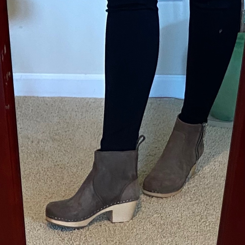 Sweedish Hasbeens—-Zip It Emy, Chocolate Nubuck